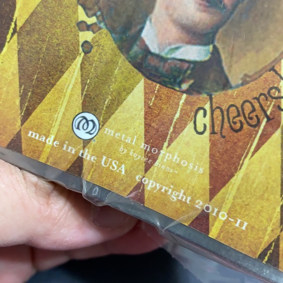 🖤NEW💕Metal Morphosis Bottoms Up flask - Picture 6 of 9